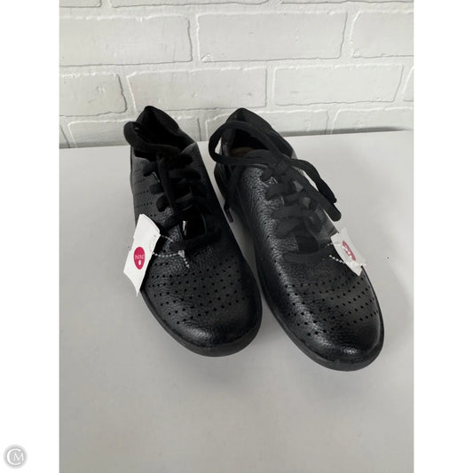 Shoes Sneakers By Clarks In Black, Size: 6.5