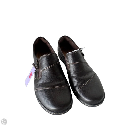 Shoes Flats By Clarks In Brown, Size: 7