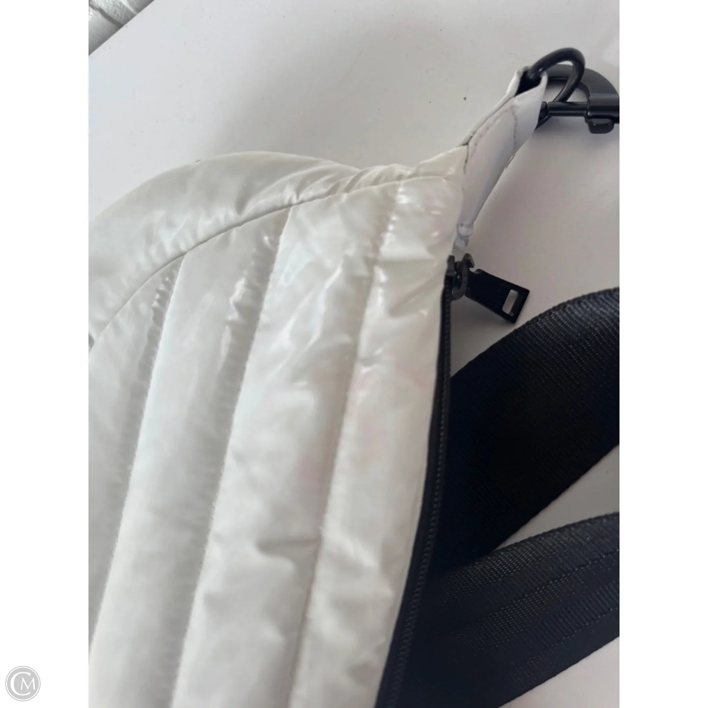 Crossbody By Think Royln, Size: Small