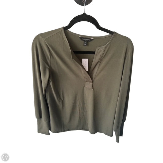 Top Long Sleeve By Banana Republic In Green, Size: Xs