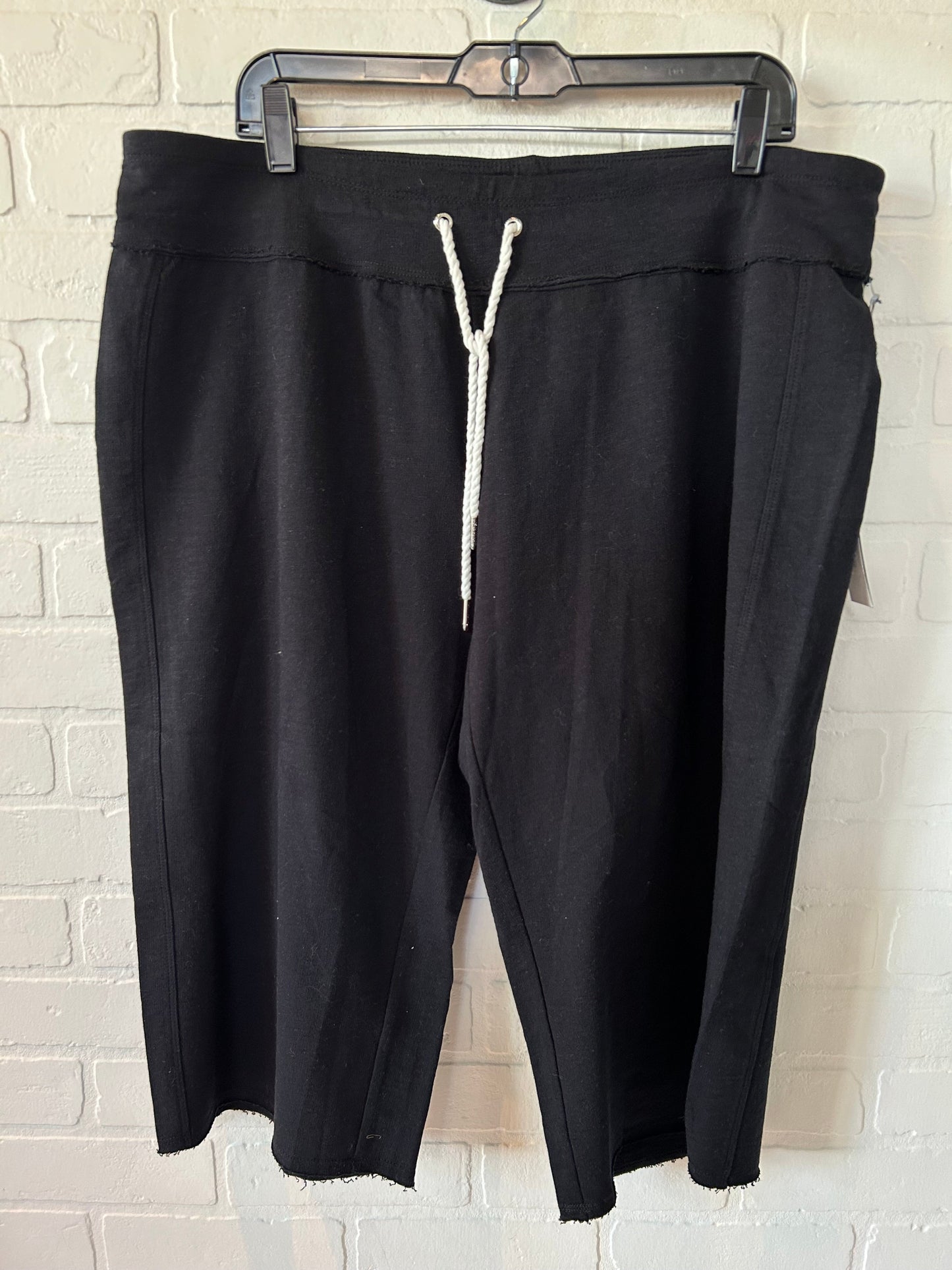 Black Athletic Capris Calvin Klein Performance, Size 18