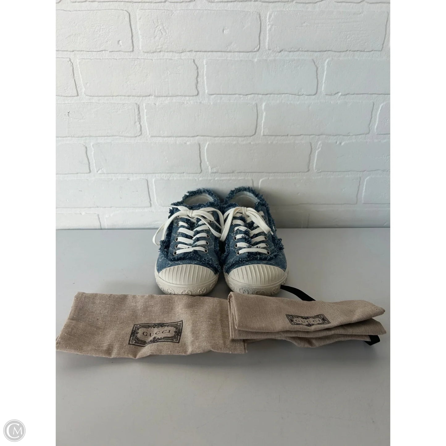 Shoes Luxury Designer By Gucci In Blue Denim, Size: 7.5