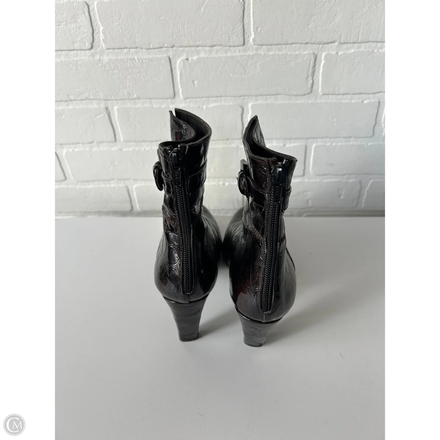 Boots Designer By Stuart Weitzman In Brown, Size: 9