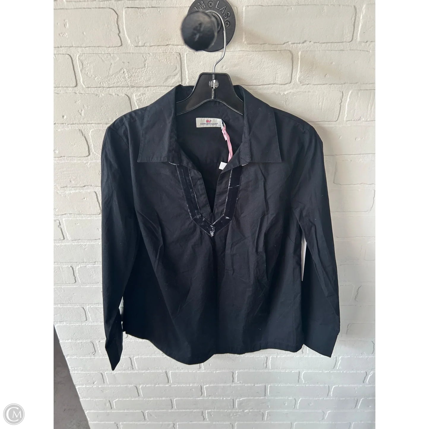 Top Long Sleeve By Vineyard Vines In Black, Size: S