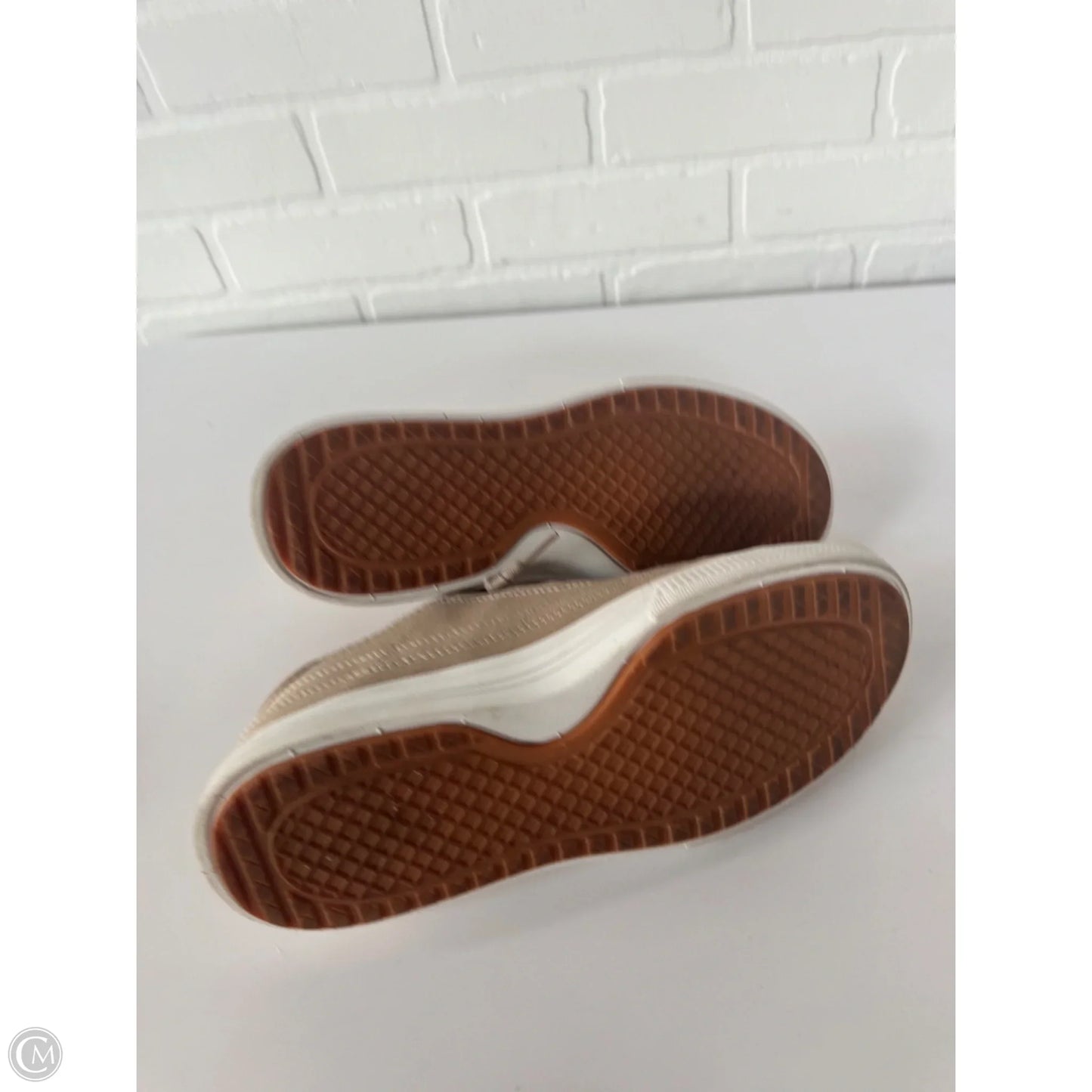 Shoes Sneakers By Skechers In Tan, Size: 8