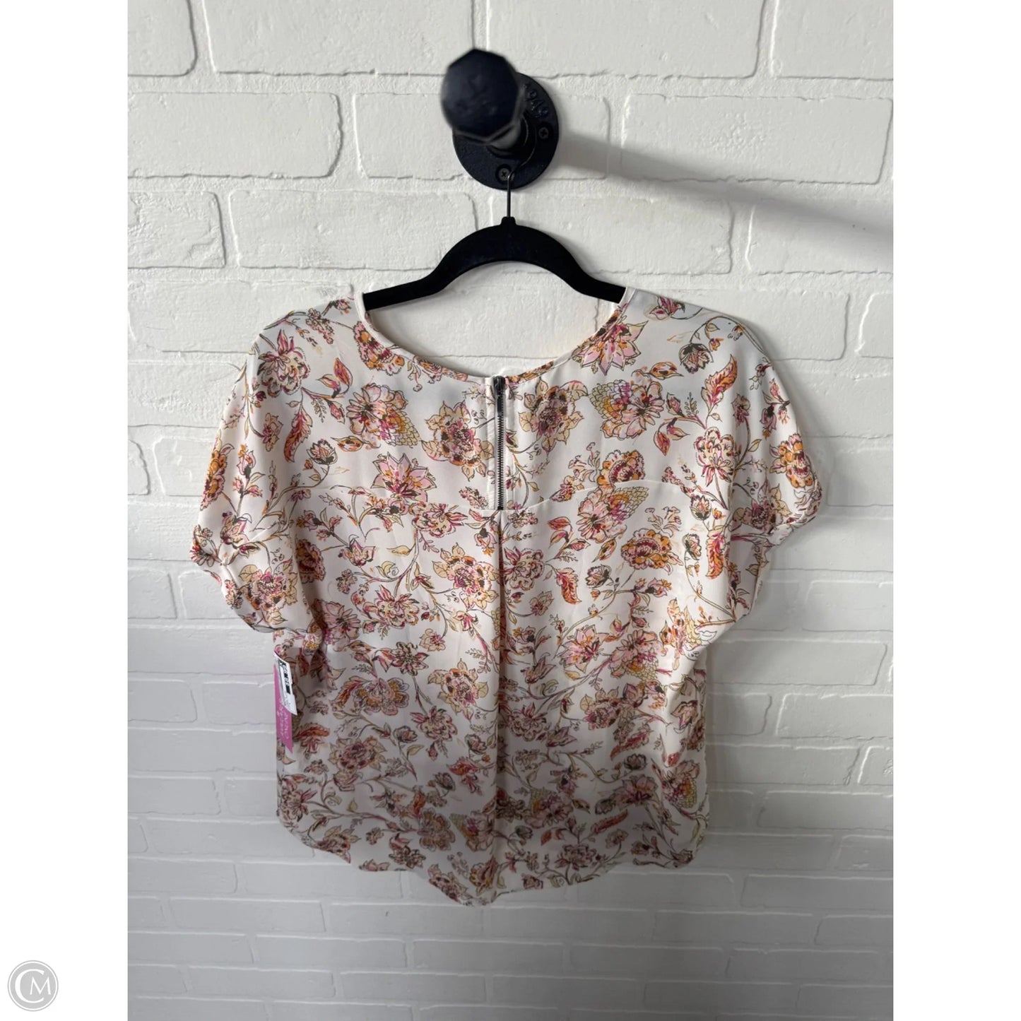 Top Short Sleeve By Maurices In Cream & Pink, Size: S