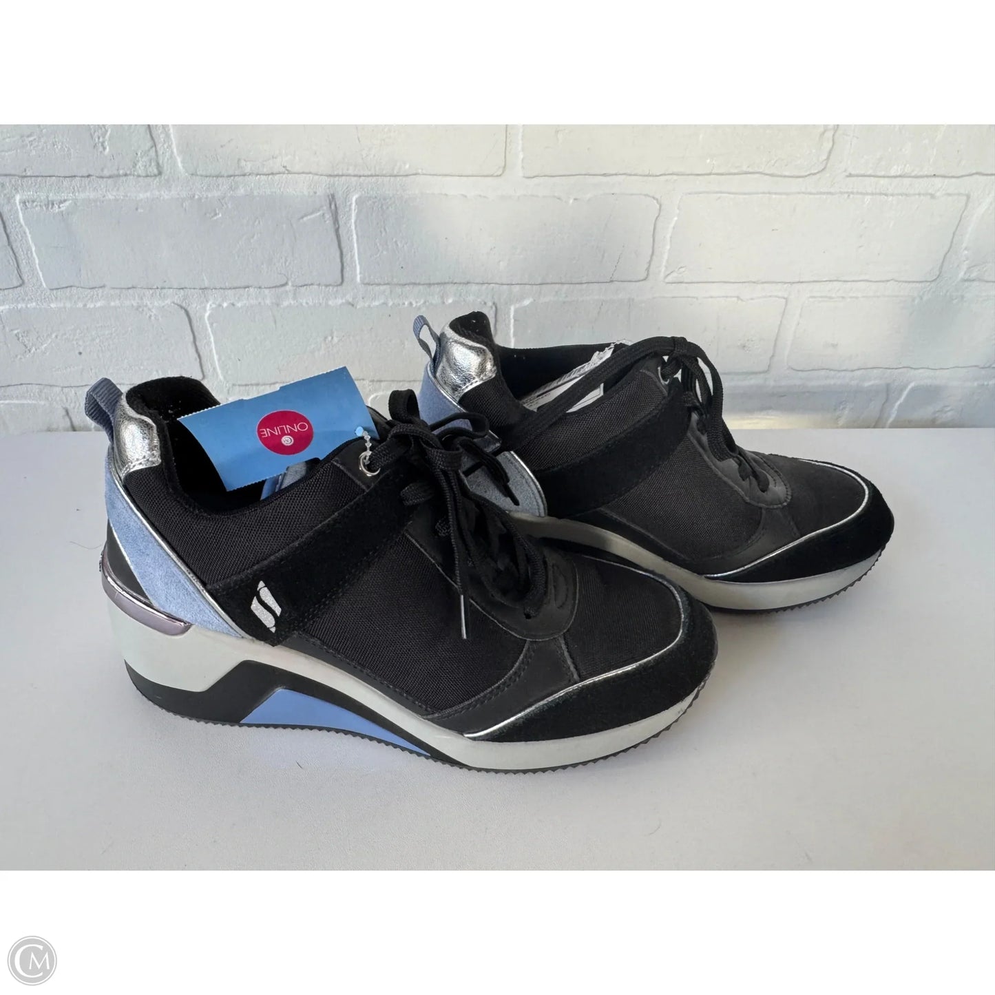 Shoes Sneakers By Skechers In Black & Blue, Size: 6.5