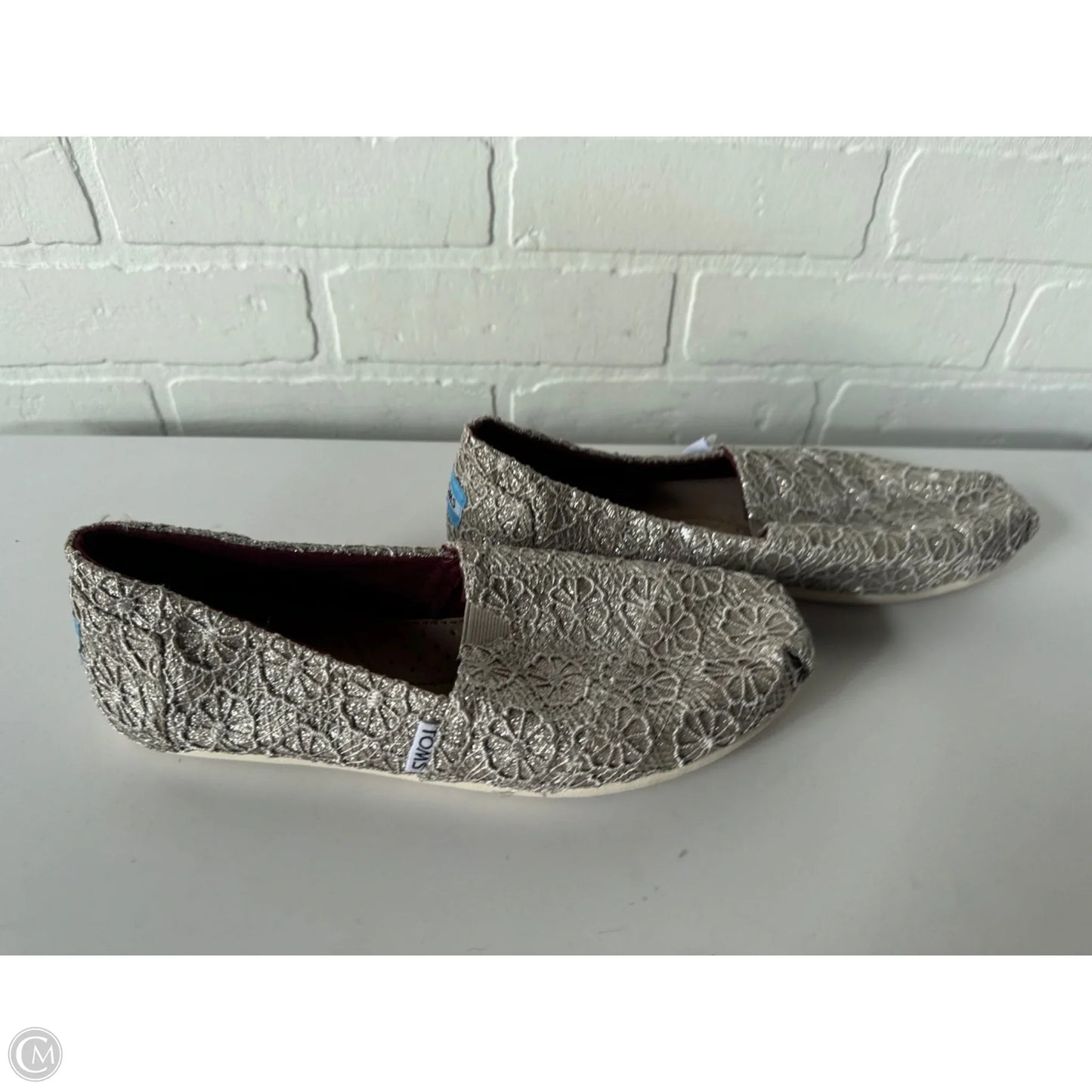 Shoes Flats By Toms In Gold, Size: 8.5