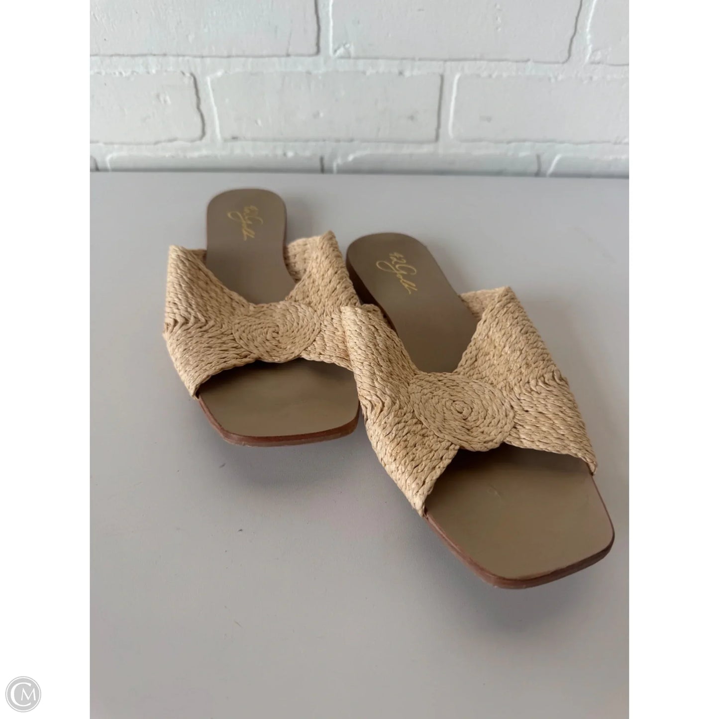 Sandals Flats By Cmc In Cream, Size: 9