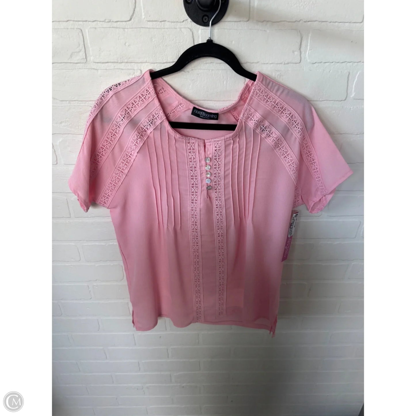Top Short Sleeve By Clothes Mentor In Pink, Size: M