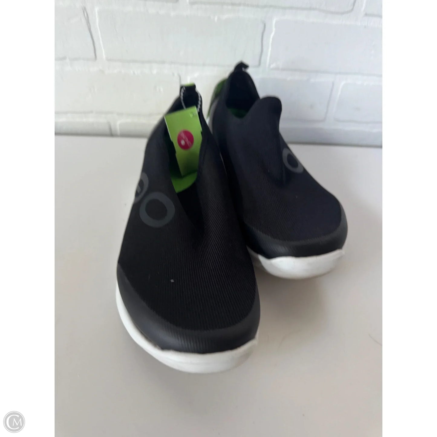 Shoes Flats By Oofos In Black, Size: 9.5