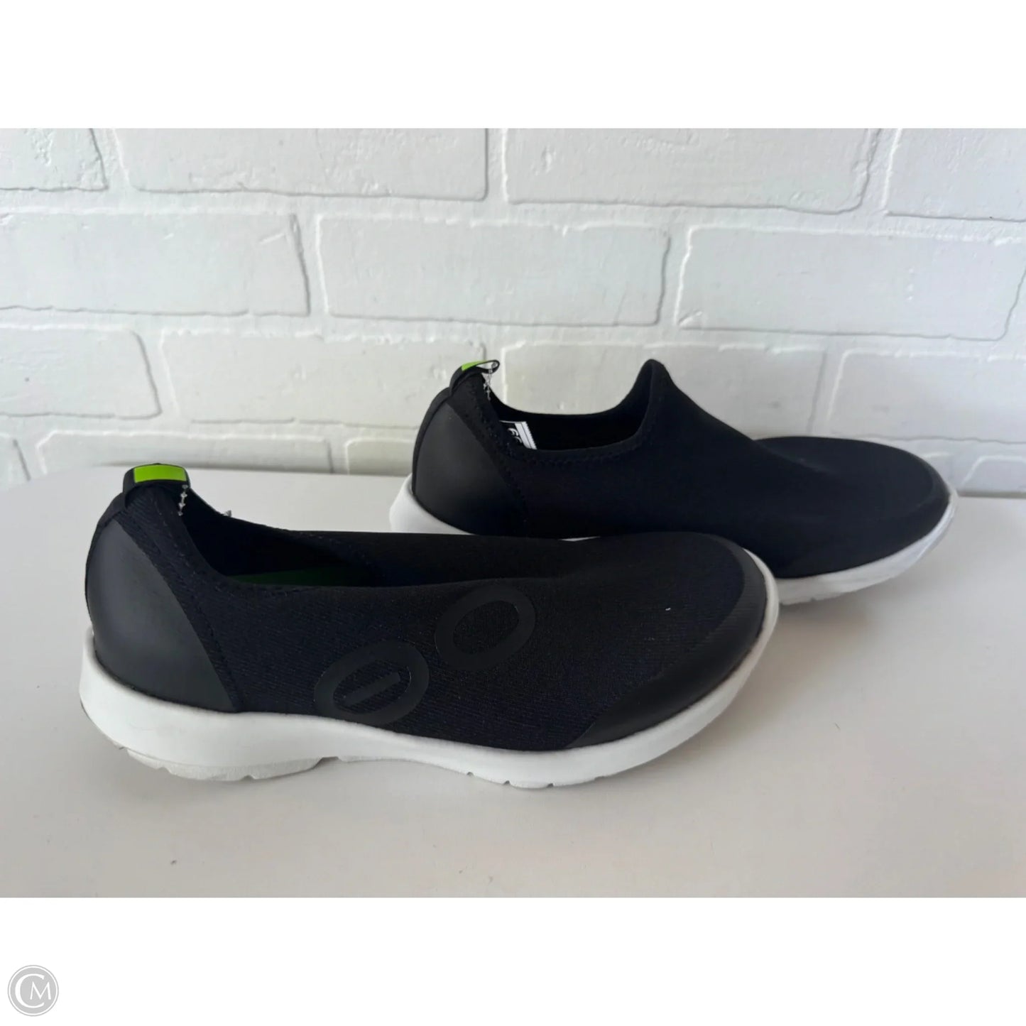 Shoes Flats By Oofos In Black, Size: 9.5
