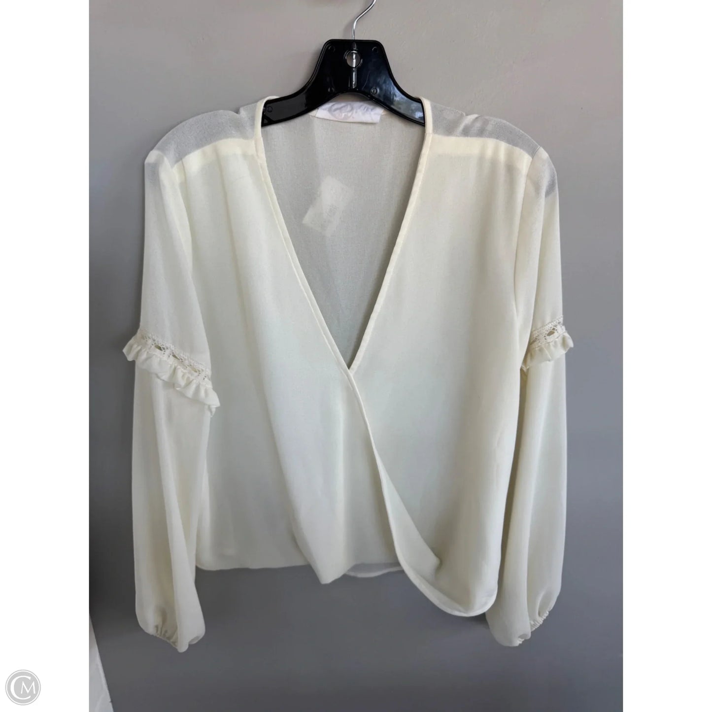 Top Long Sleeve By Clothes Mentor In Cream, Size: L