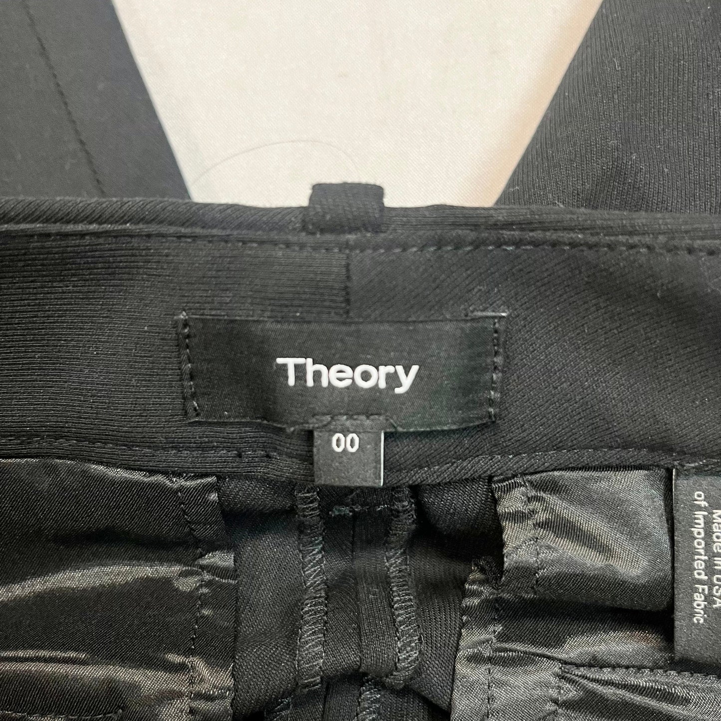 Shorts By Theory Size: 00
