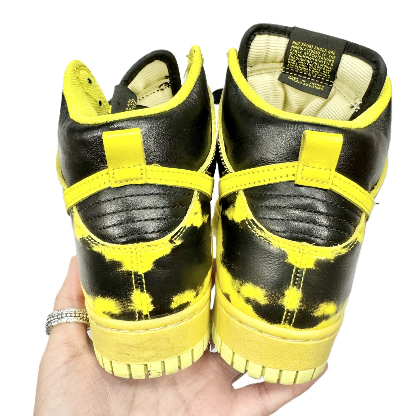 Shoes Sneakers By Nike In Black & Yellow, Size: 8