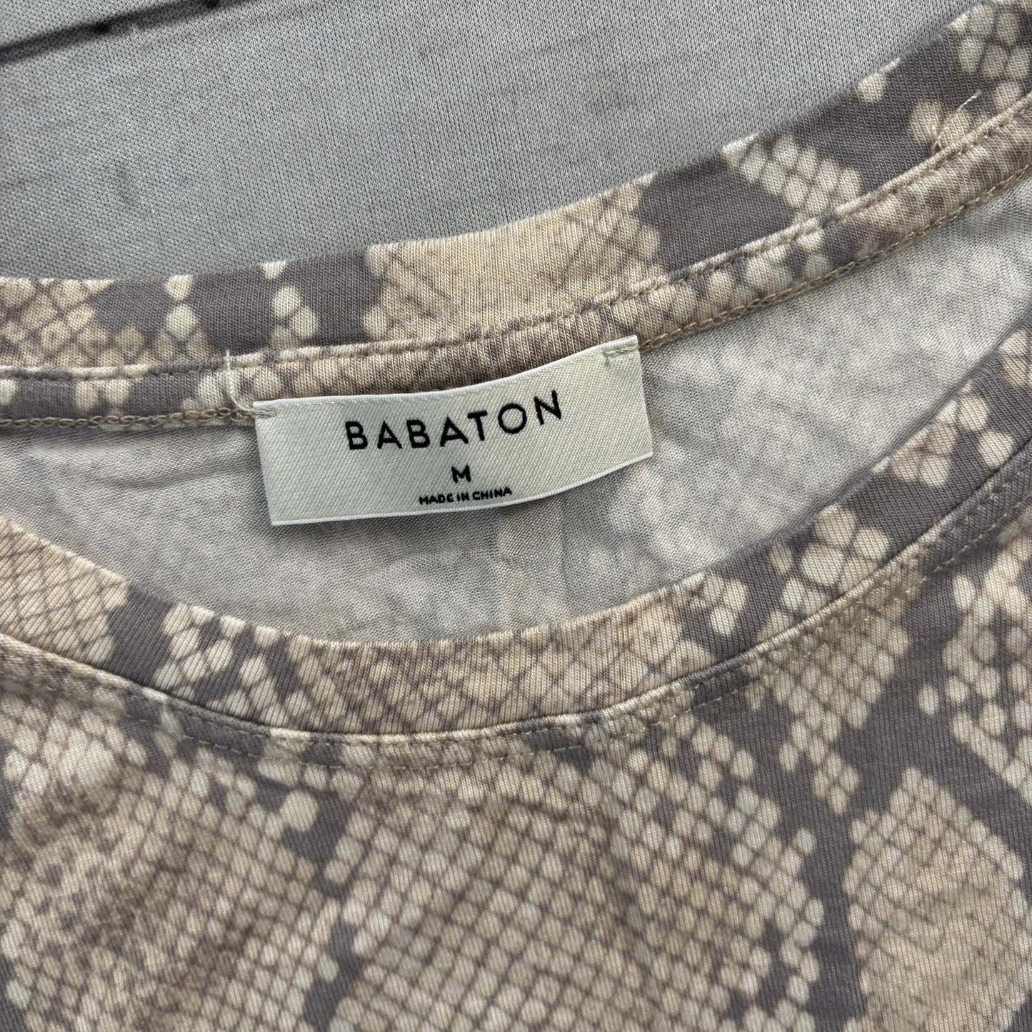 Top Short Sleeve By Babaton In Snakeskin Print, Size: M