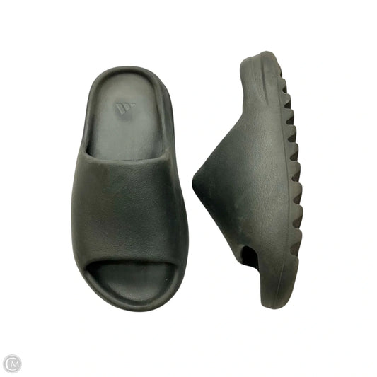 Sandals Luxury Designer By Yeezy In Black, Size: 5