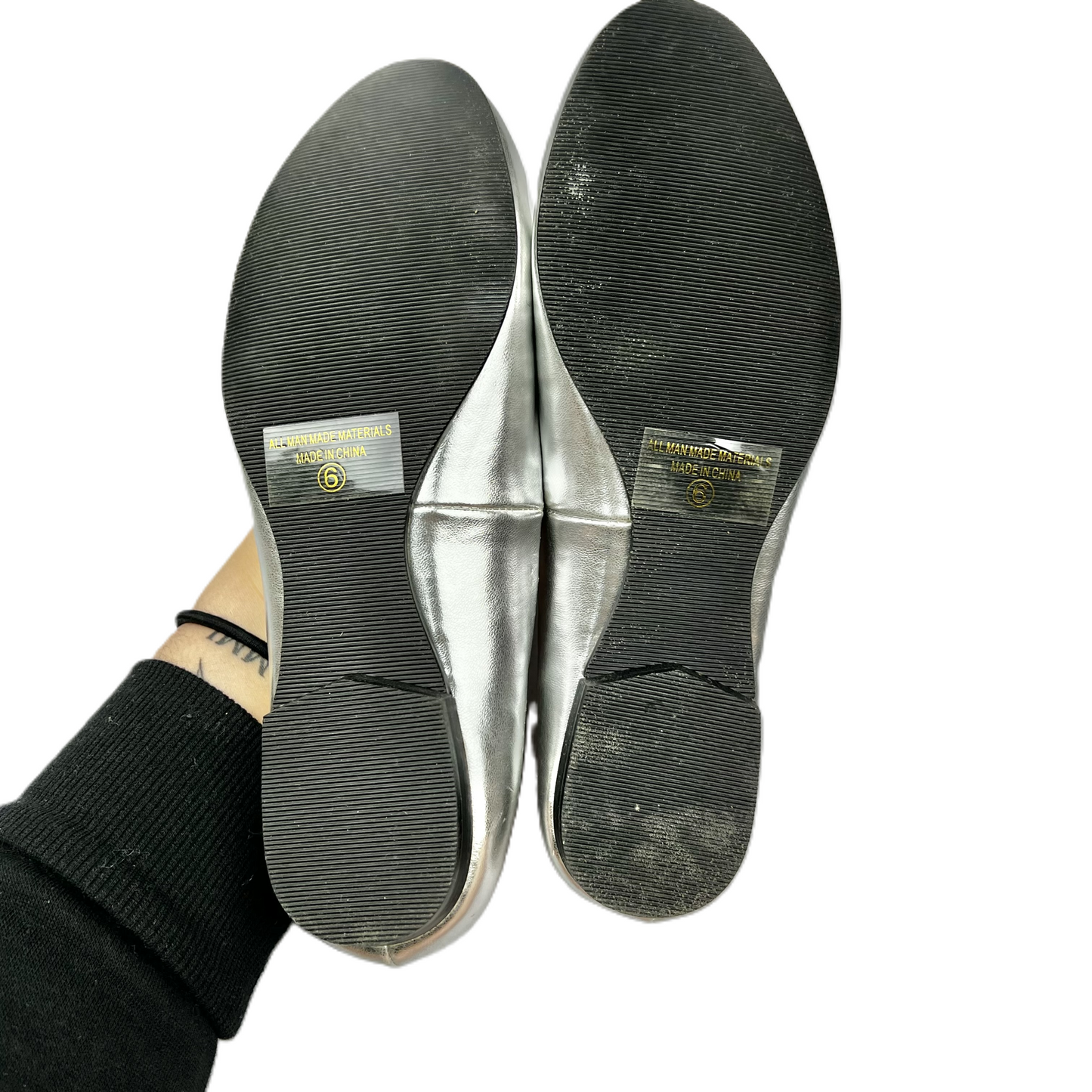 Silver Shoes Flats By Classified, Size: 6