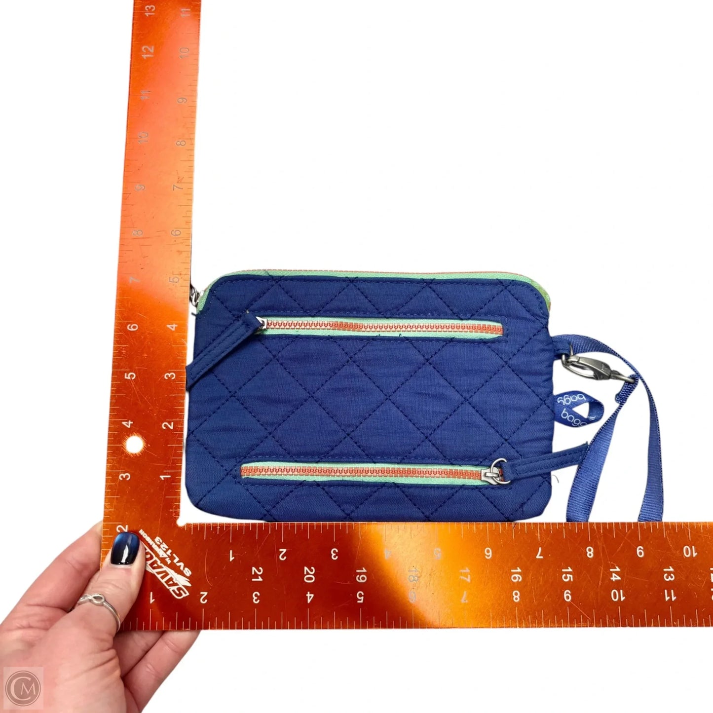 Wristlet By Baggallini, Size: Medium