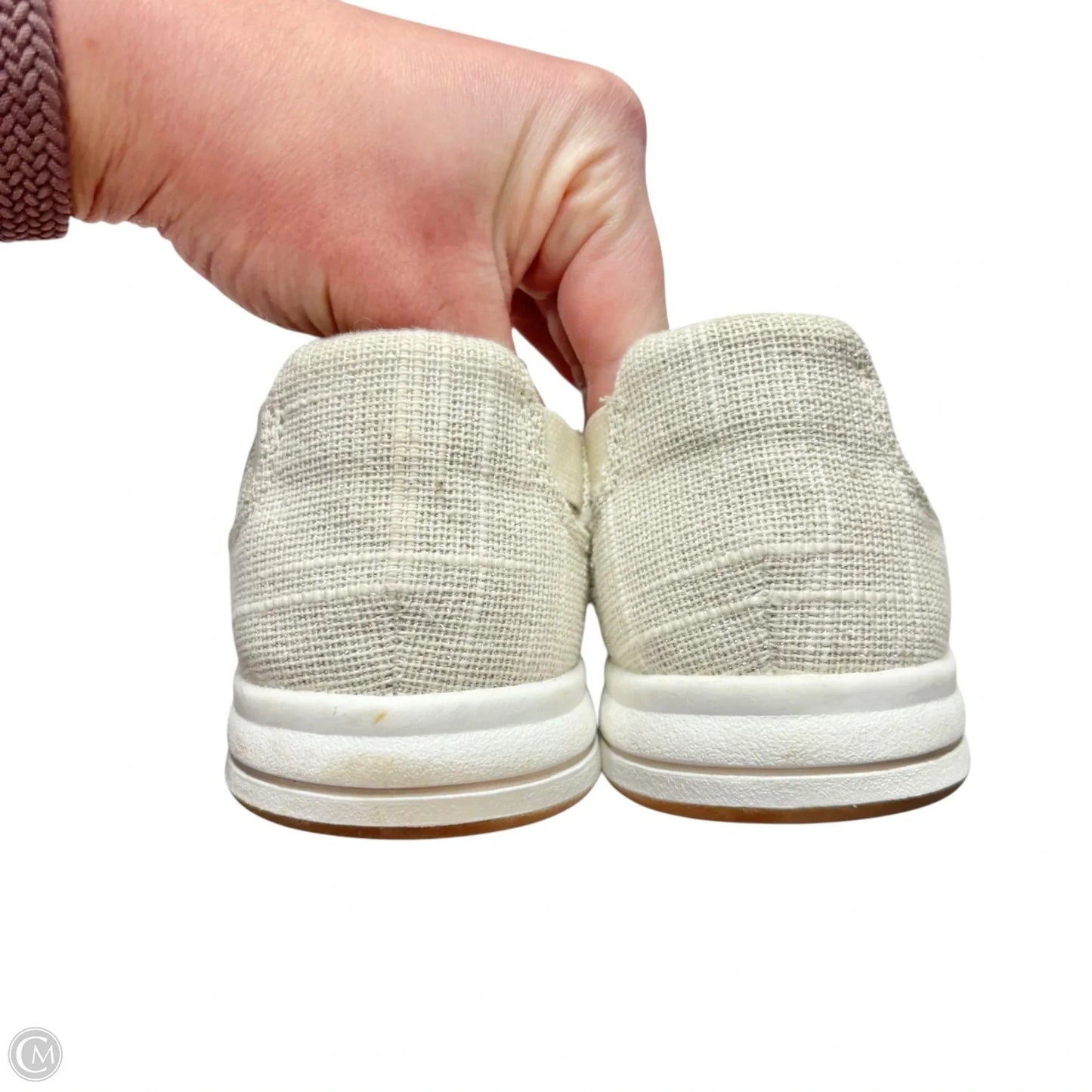 Shoes Flats By Clarks In Cream, Size: 9.5