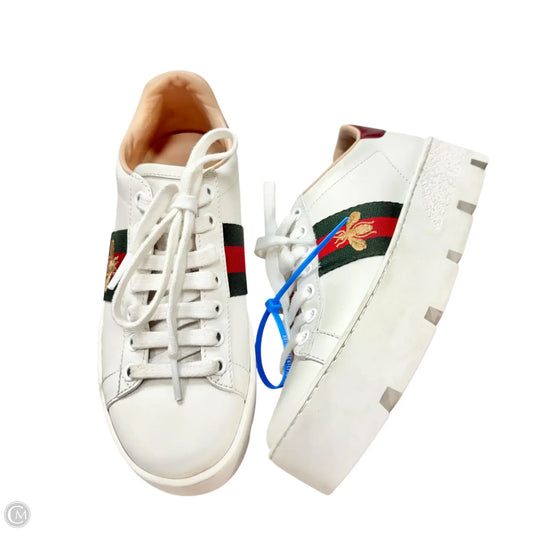 Shoes Luxury Designer By Gucci In White, Size: 4