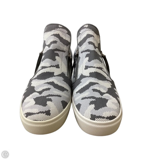 Shoes Sneakers By Steve Madden In Camouflage Print, Size: 9