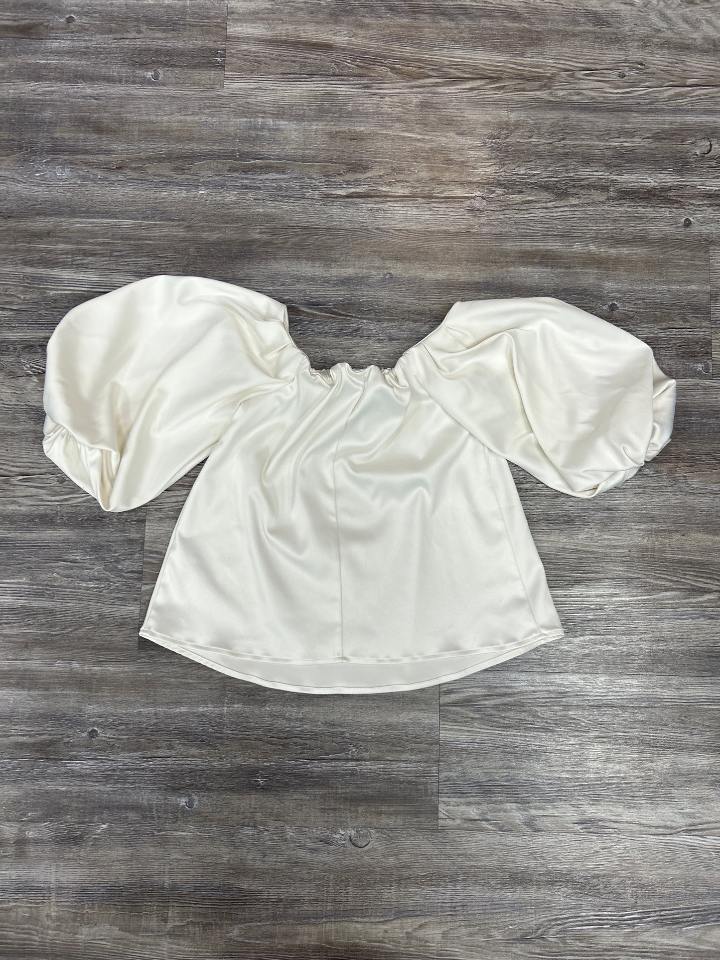 Top Short Sleeve By Express In White, Size: Xs