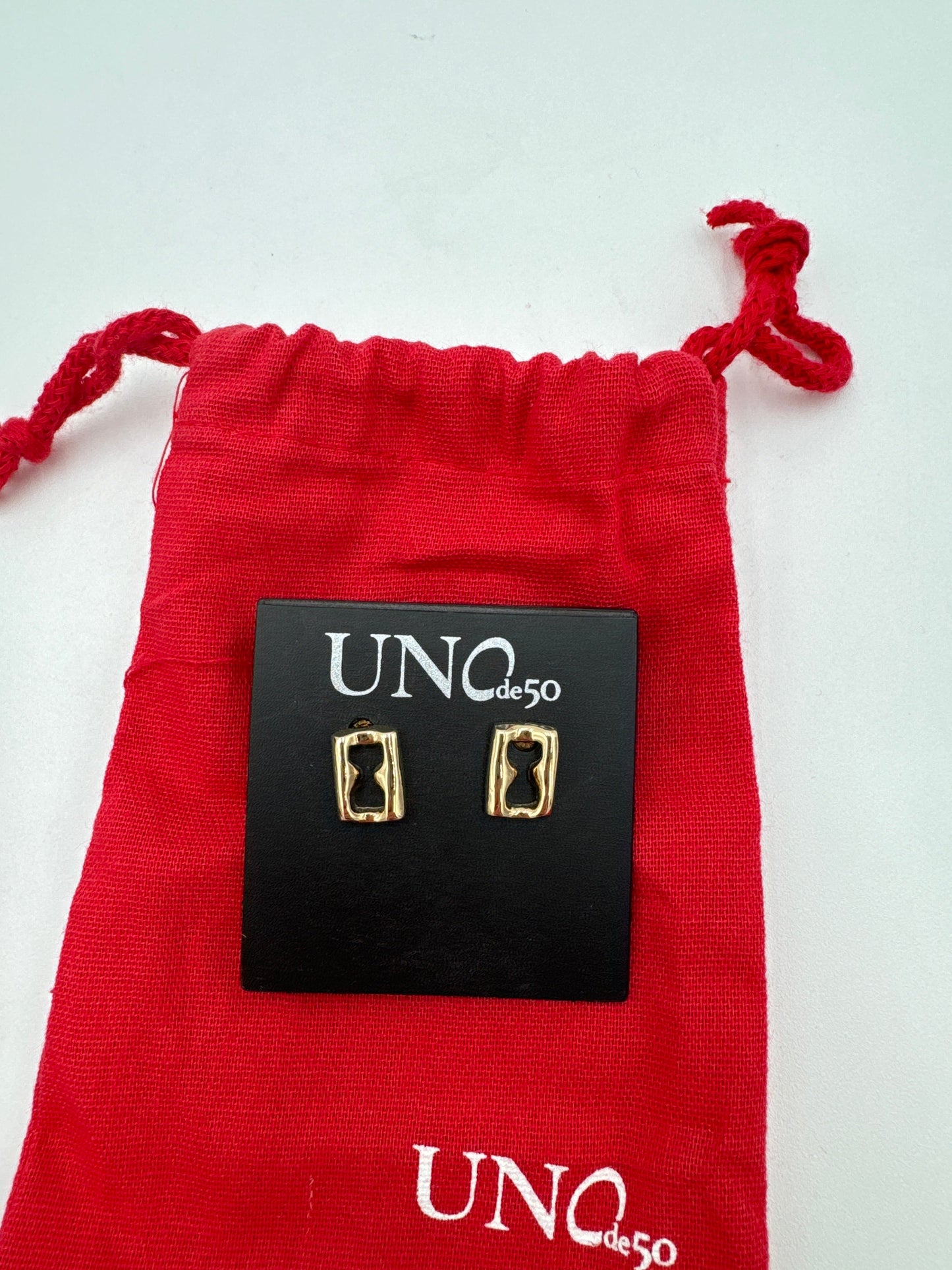 Earrings Stud By Uno De 50, Size: 02 Piece Set