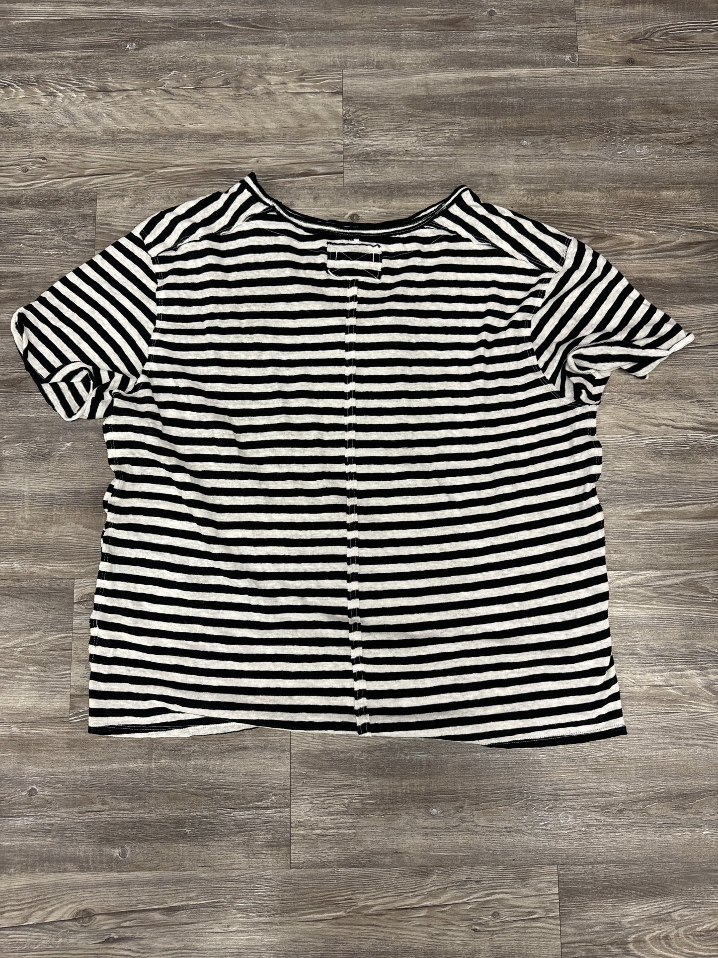 Top Short Sleeve By We The Free In Black & White, Size: Xl