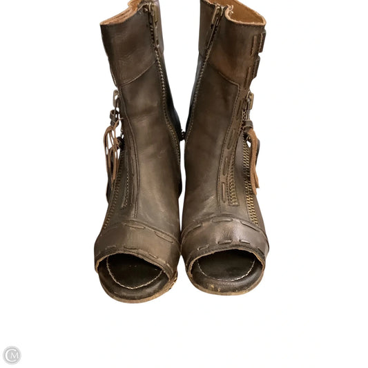 Shoes Heels Block By Freebird In Brown, Size: 9