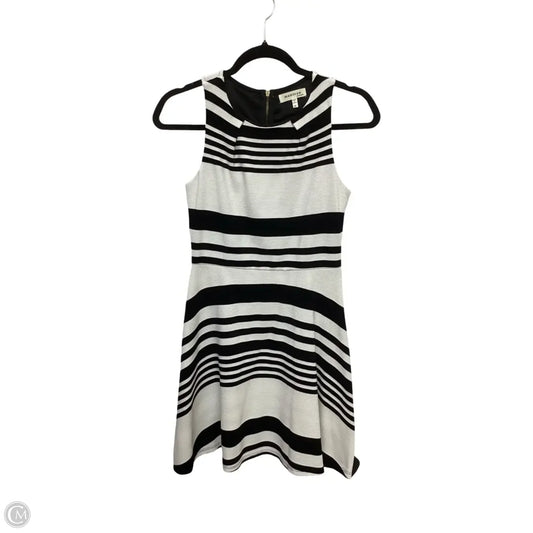 Dress Casual Short By Monteau In Black & White, Size: M