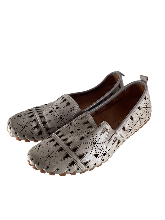 Shoes Flats By Spring Step In Grey, Size: 9