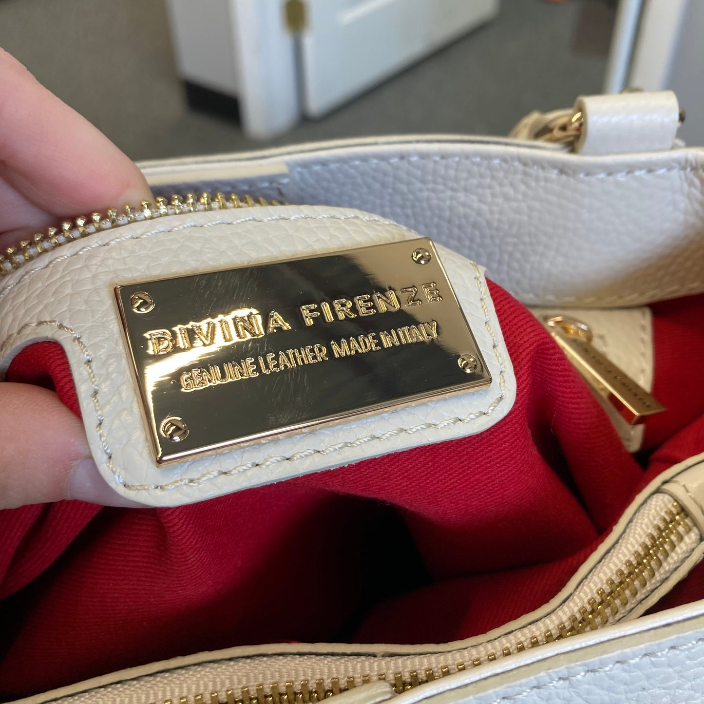 Crossbody Leather By Divina Firenze In Cream, Size:Medium