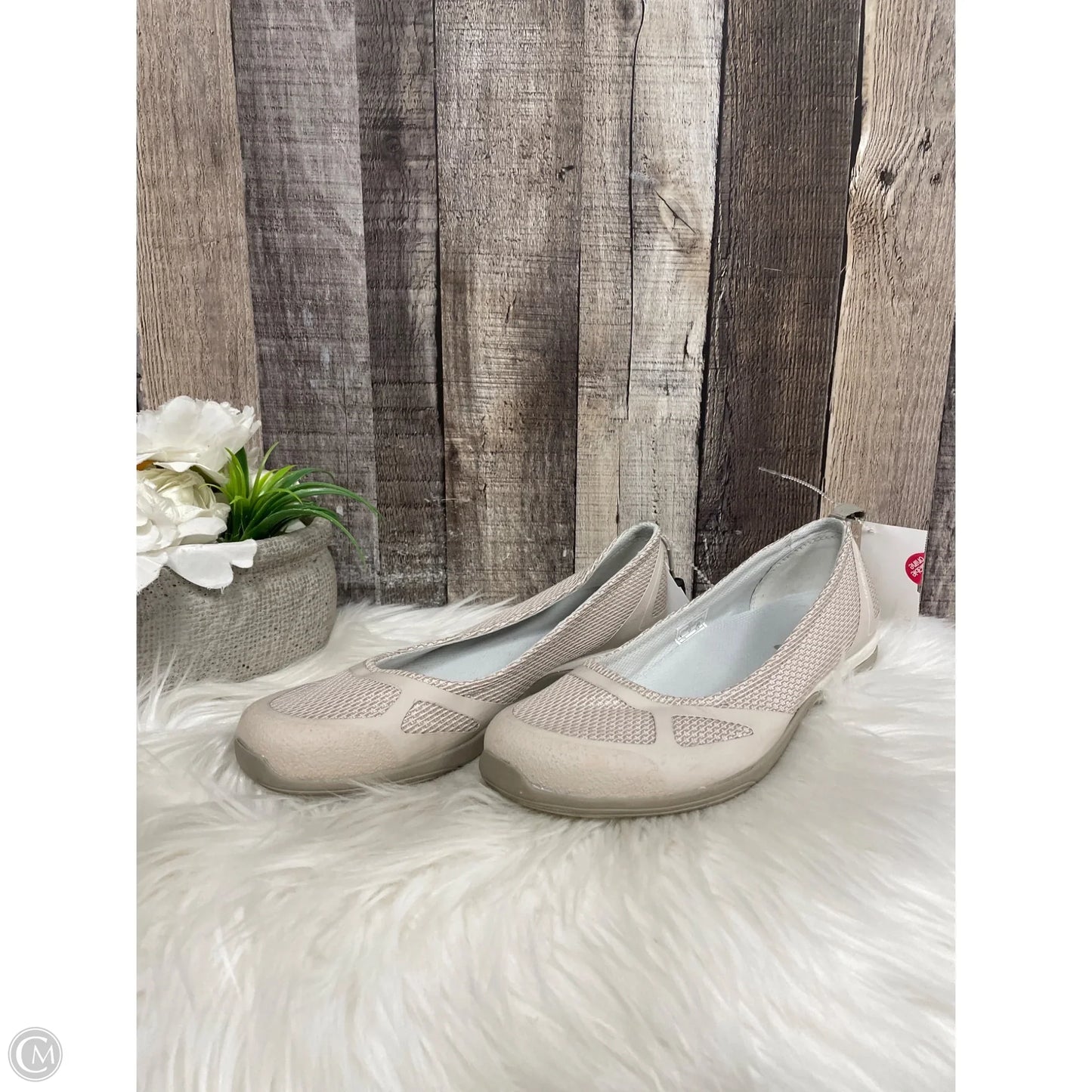 Shoes Flats By Merrell In Beige, Size: 8