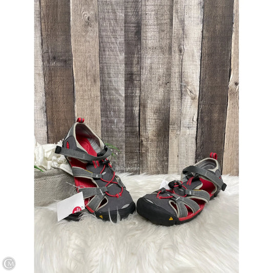Shoes Hiking By Keen In Grey & Red, Size: 6