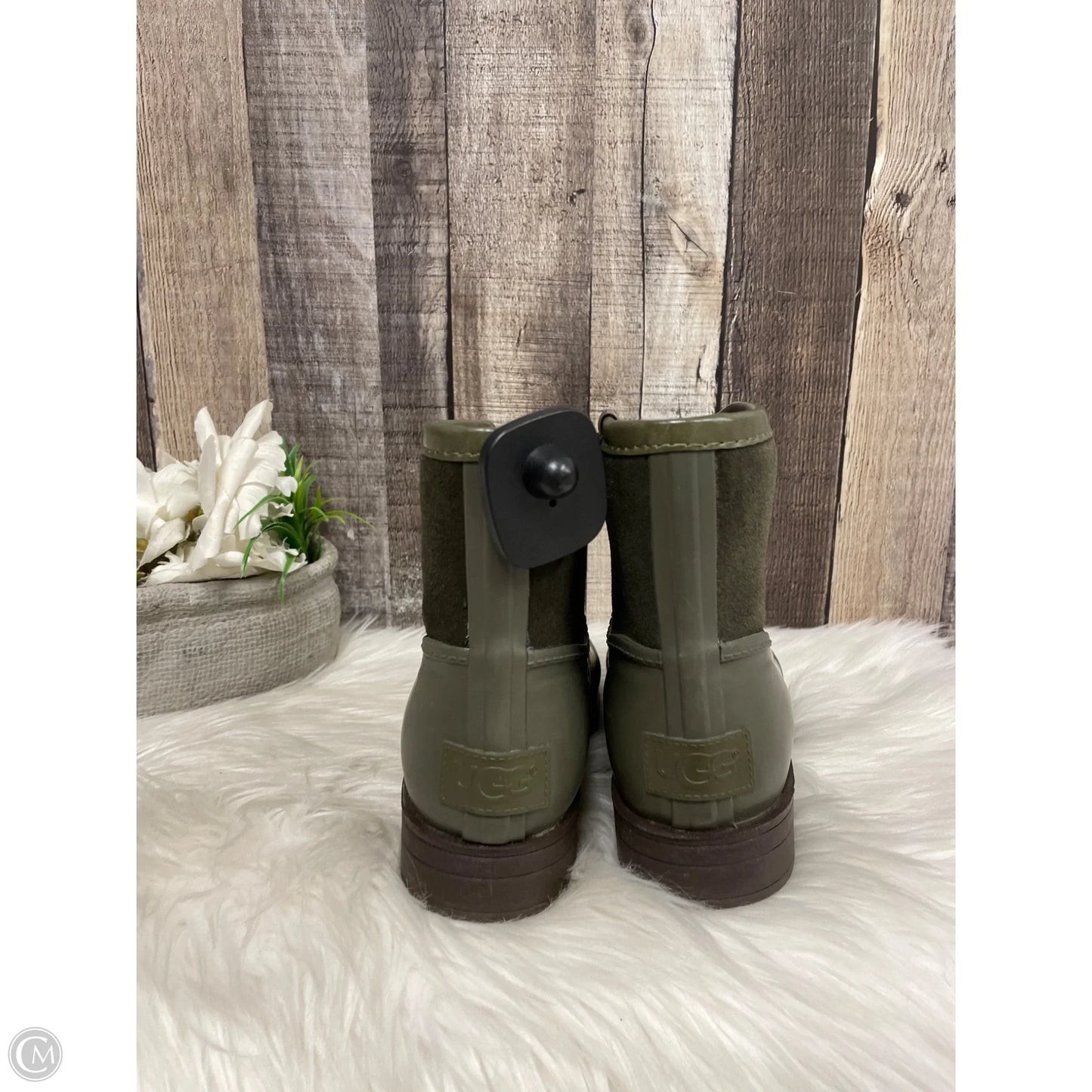 Boots Designer By Ugg In Green, Size: 6