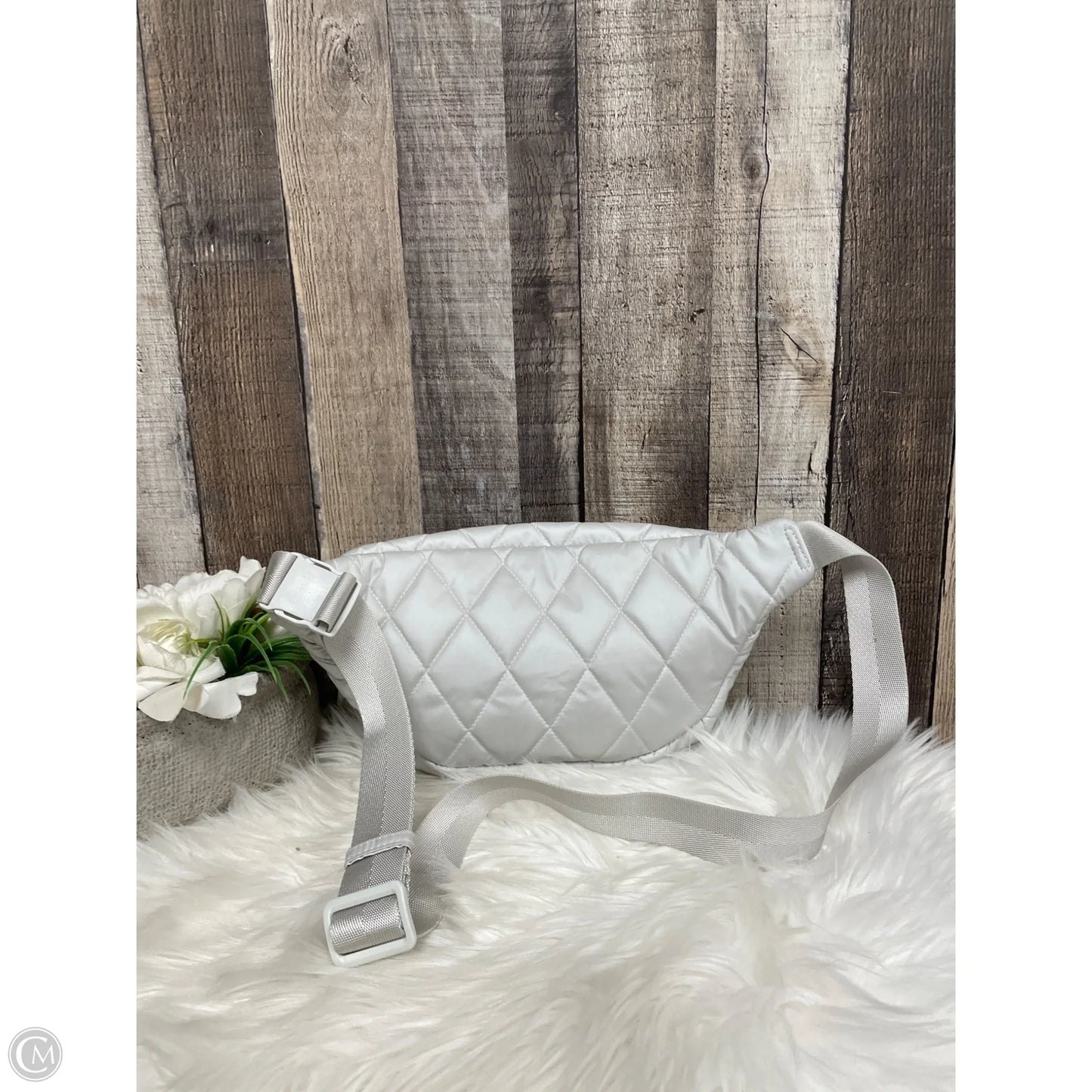 Belt Bag By Vera Bradley, Size: Large