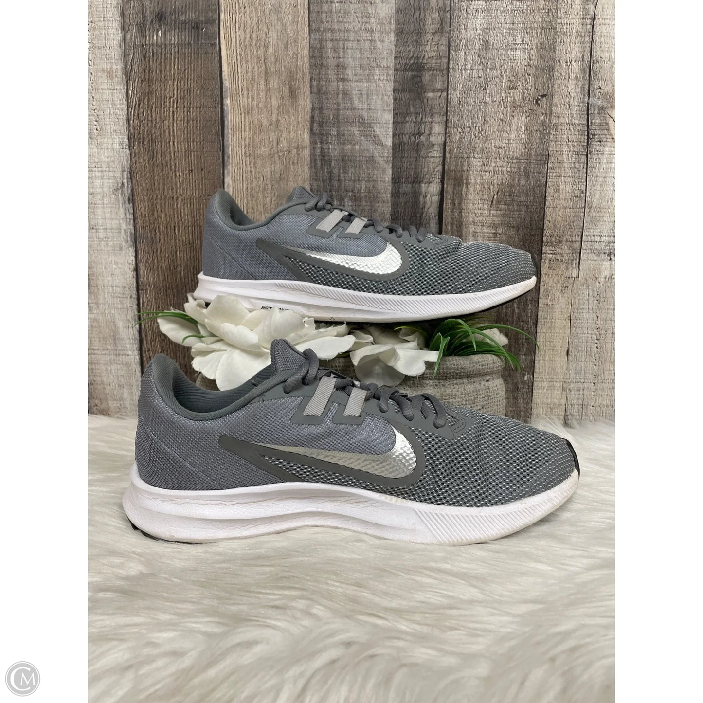 Shoes Athletic By Nike In Grey, Size: 9