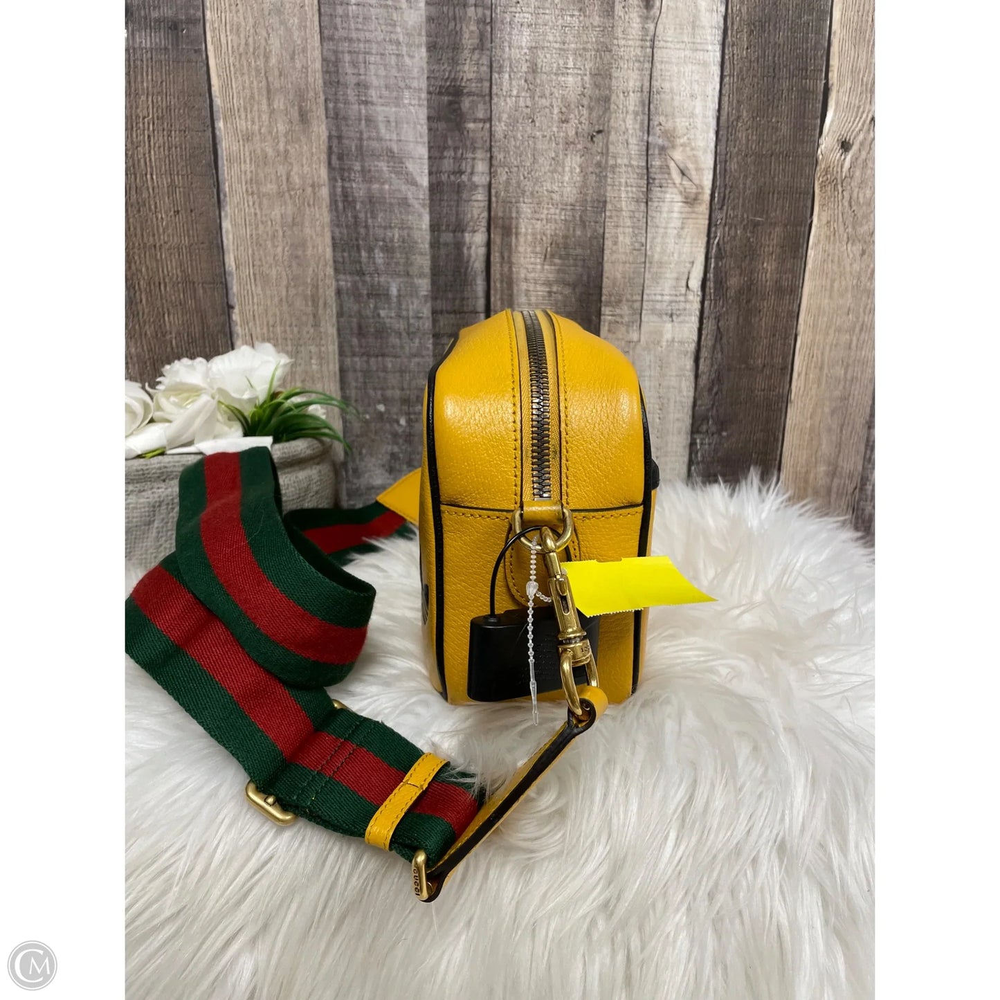 Handbag Luxury Designer By Gucci, Size: Medium