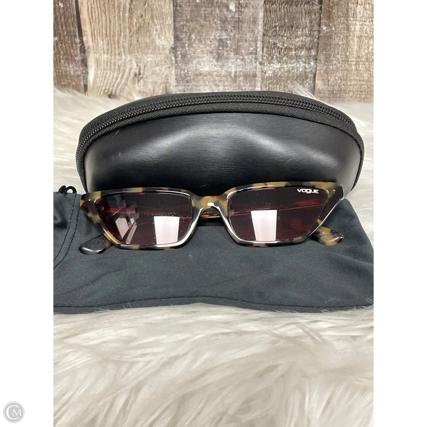 Sunglasses Designer By Clothes Mentor