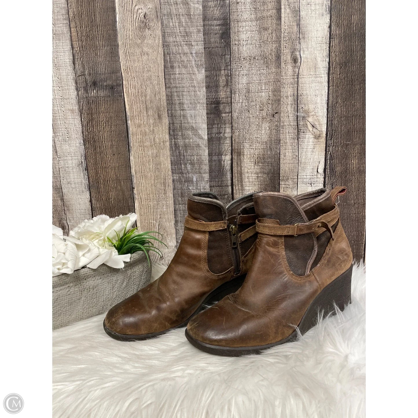 Boots Designer By Ugg In Brown, Size: 9