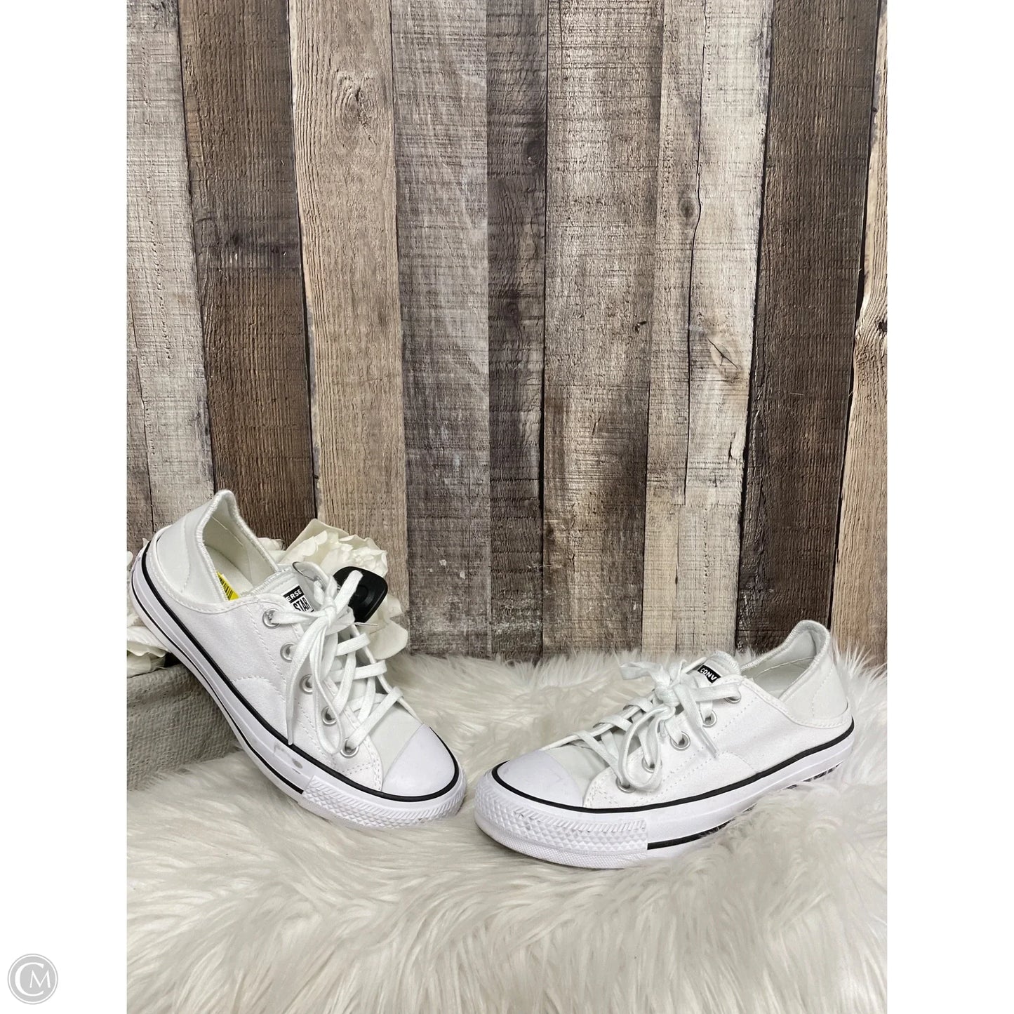Shoes Sneakers By Converse In White, Size: 6.5