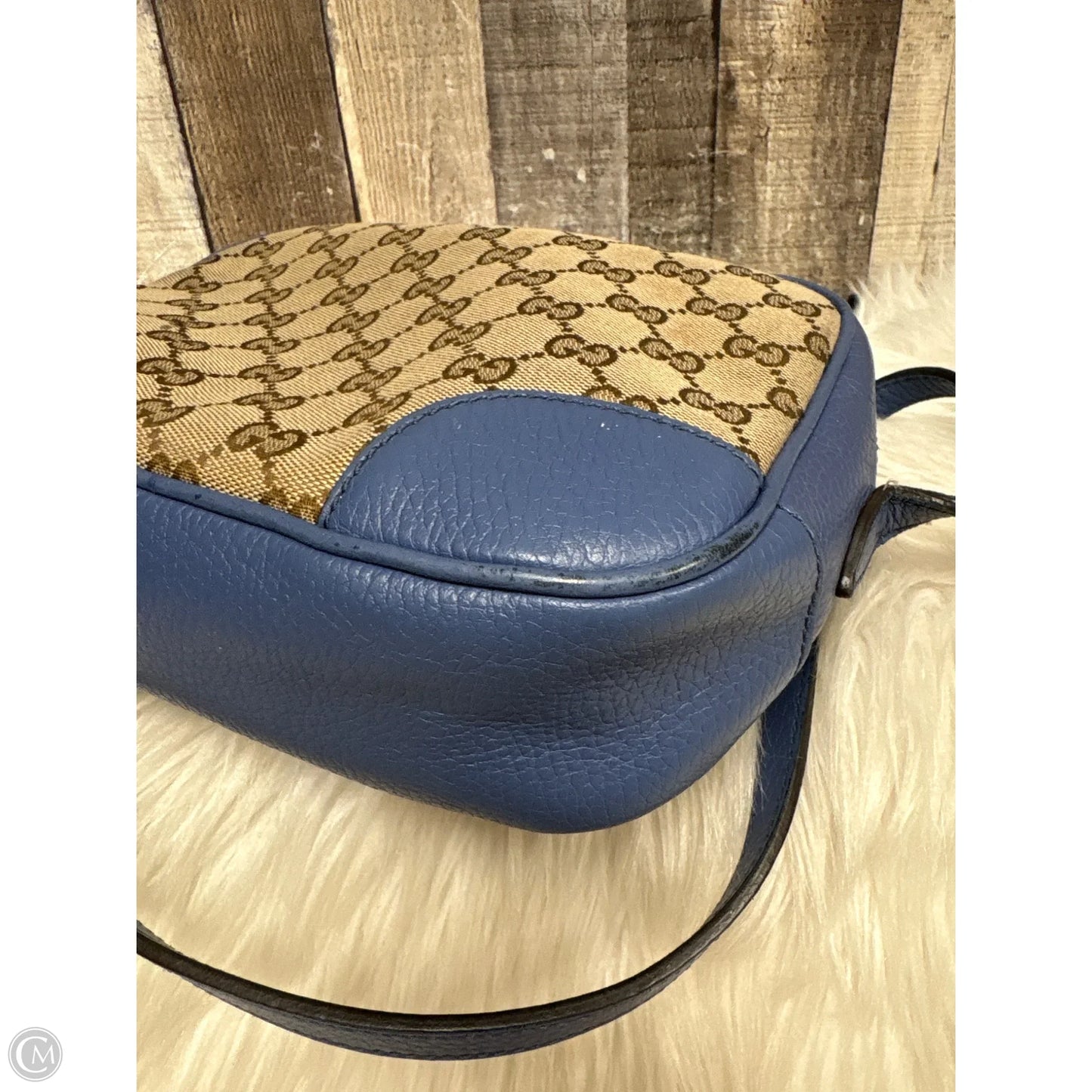 Crossbody Luxury Designer By Gucci, Size: Small