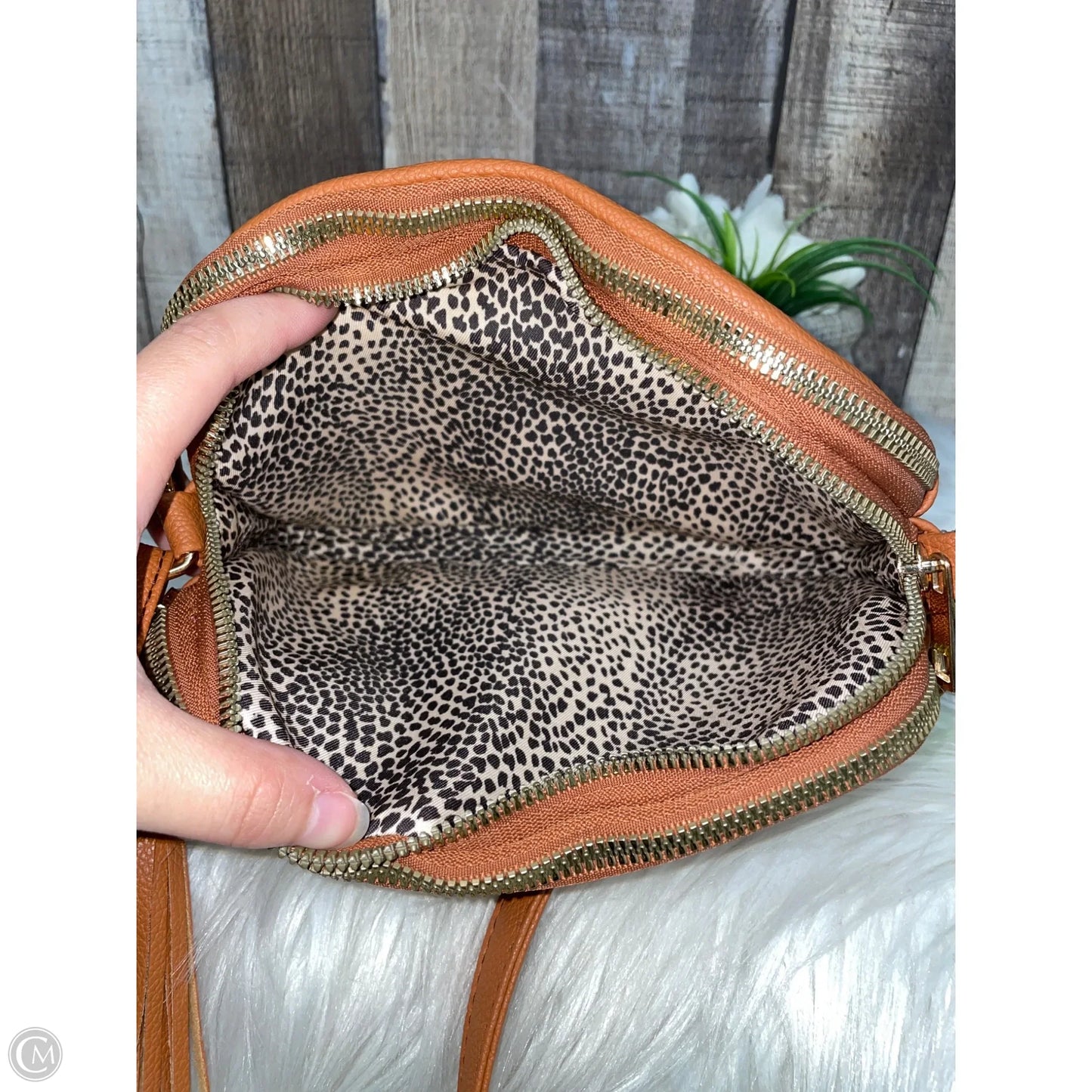 Crossbody By Cmf, Size: Small
