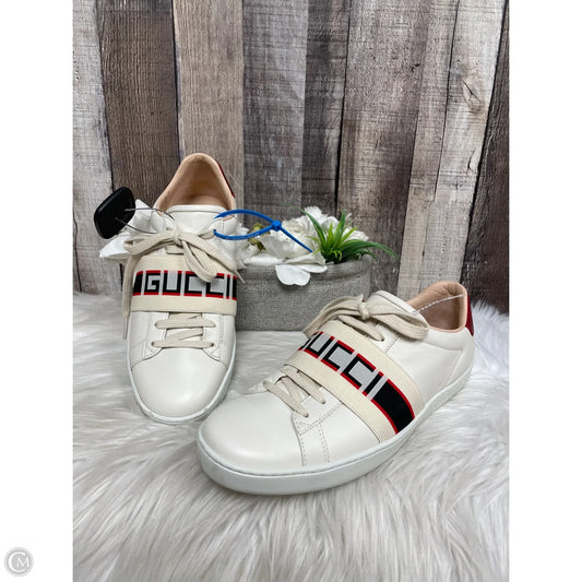 Shoes Luxury Designer By Gucci In Cream & Red, Size: 7.5