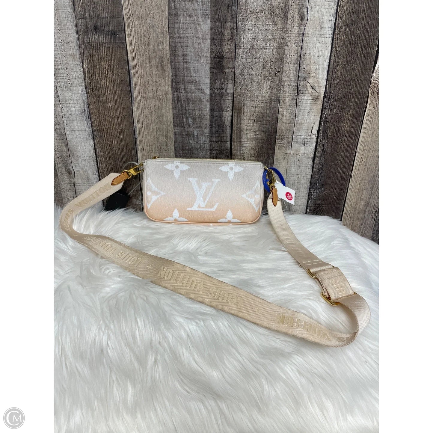 Crossbody Luxury Designer By Louis Vuitton, Size: Medium