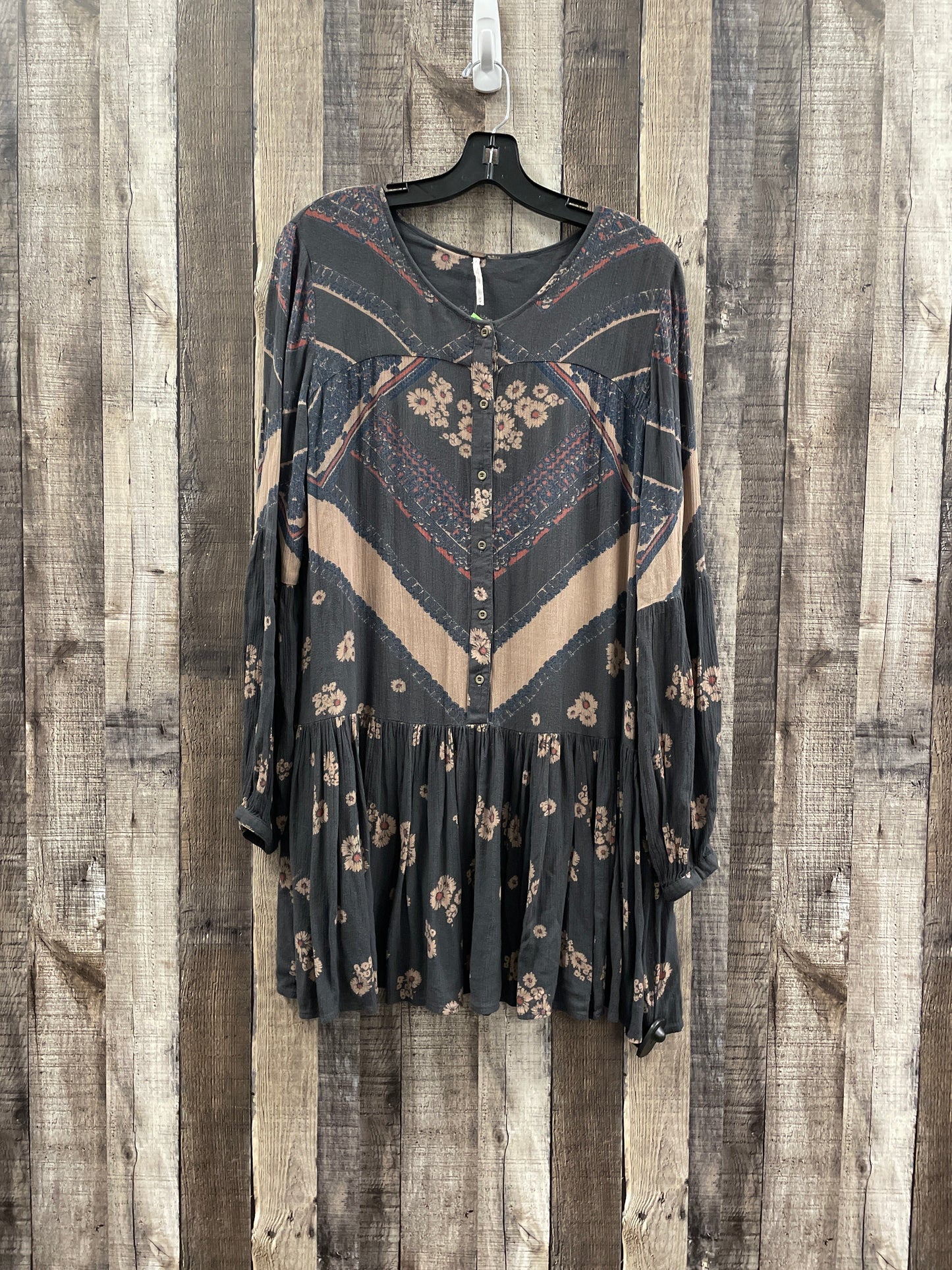 Dress Casual Short By Free People  Size: M