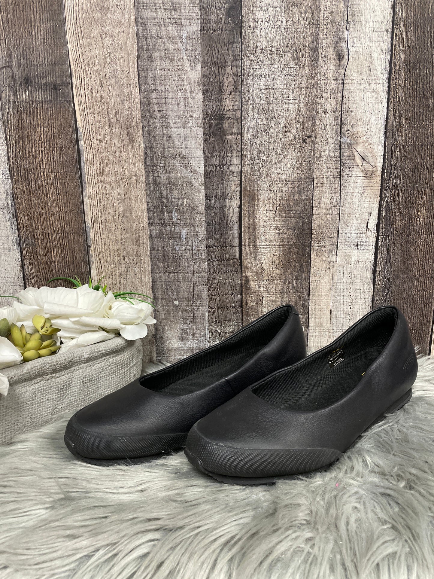 Black Shoes Flats Keen, Size 11