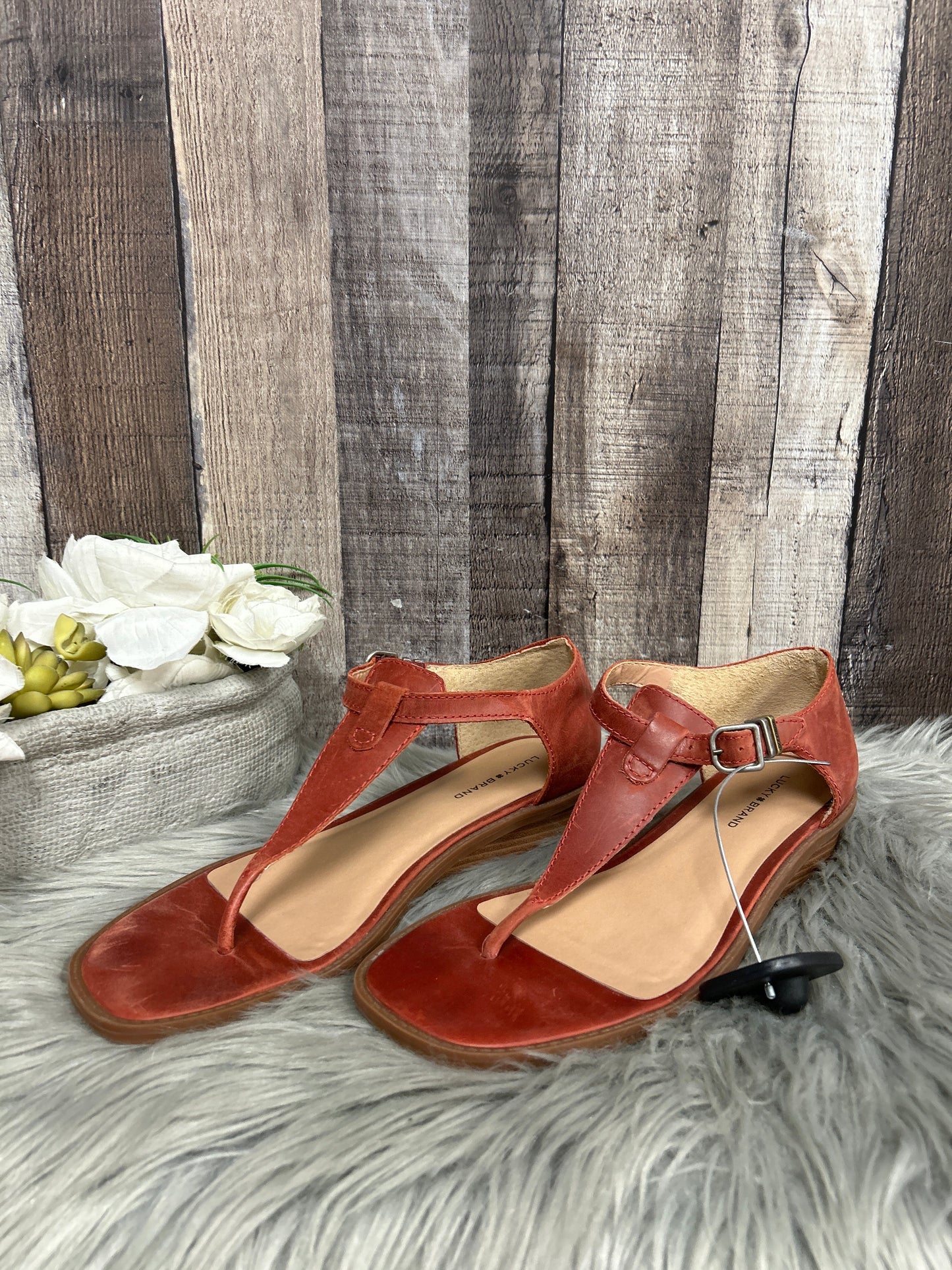 Red Sandals Flats Lucky Brand, Size 7.5