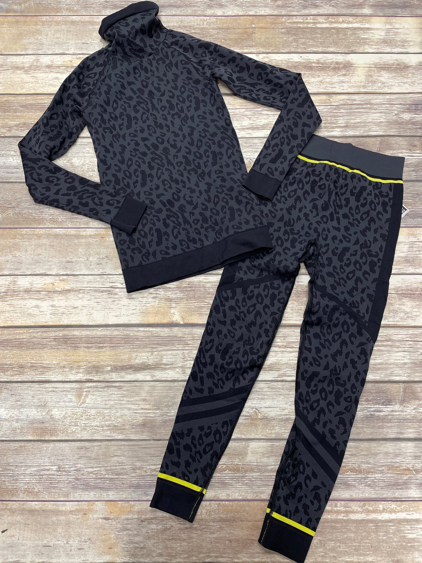 Athletic Pants 2pc By Sweaty Betty In Animal Print, Size: Xs